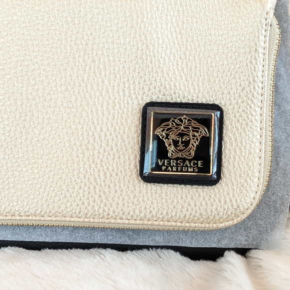 Versace - Picture 2 of 9